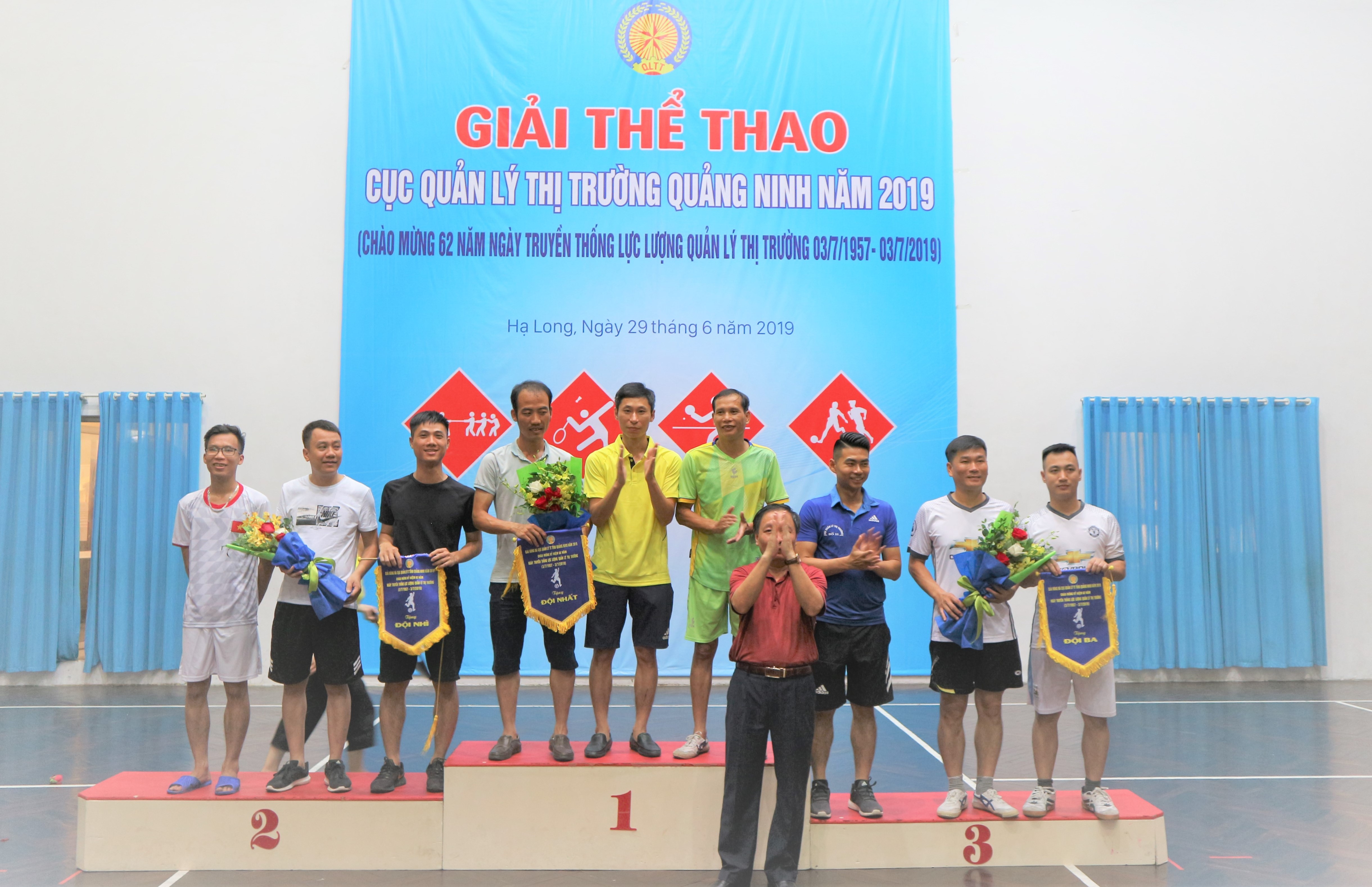 Trao giải môn bóng đá